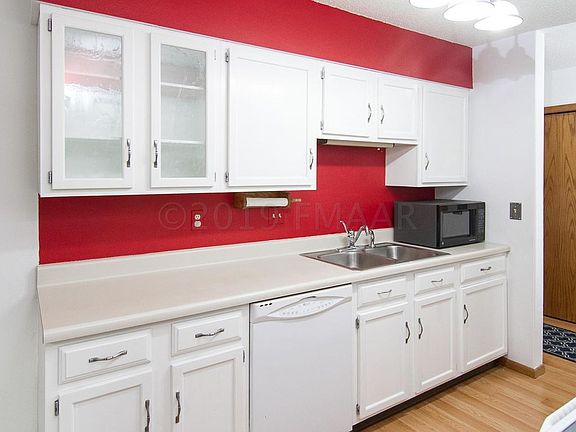 5th image of 1424 14th St E APT 17