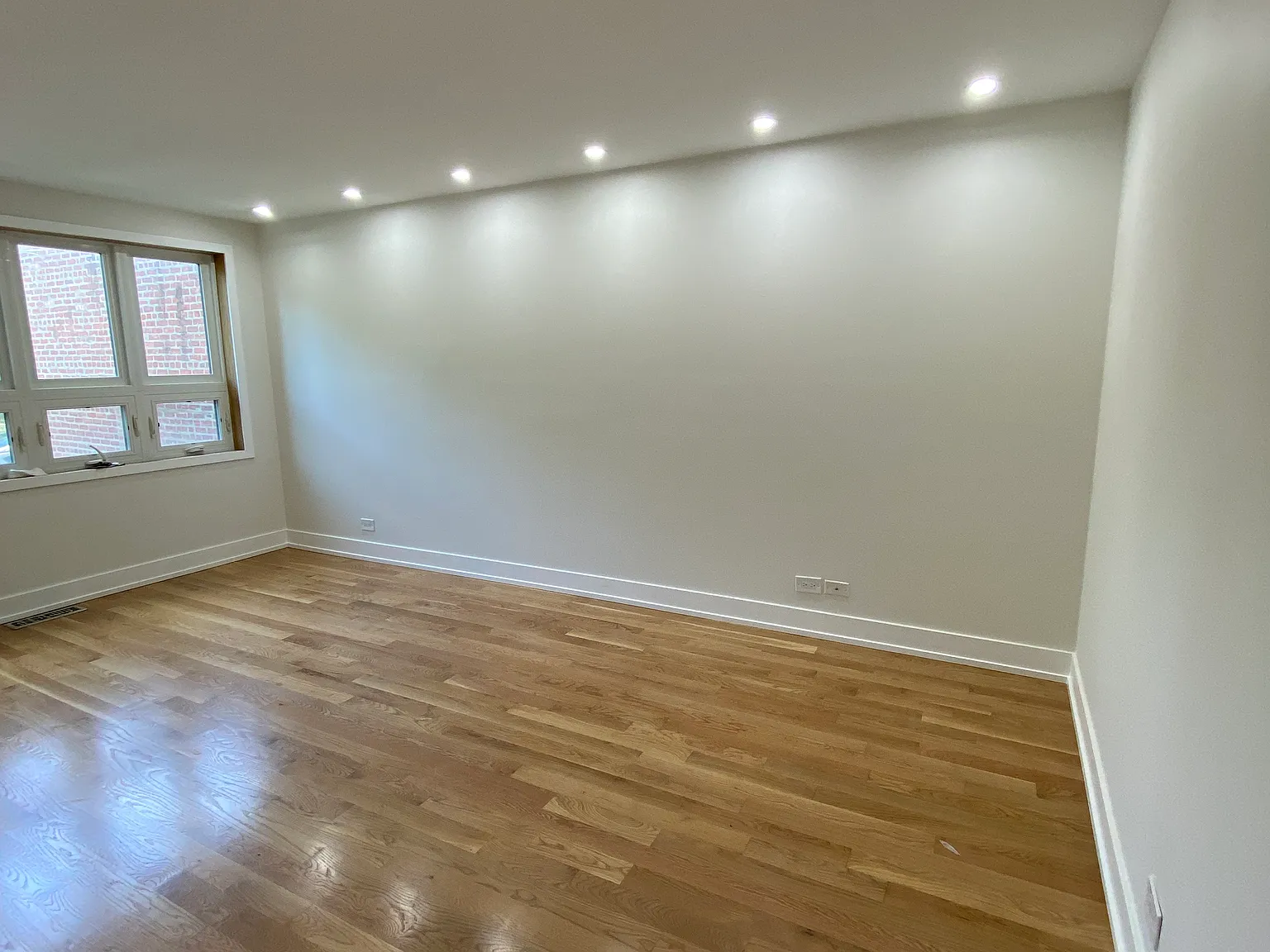 3 bed, 1.5 bath, 1200 sqft, $2,600 — Photo 2