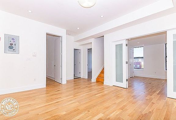 4th image of 842 Kent Ave #2B