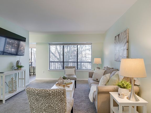 5th image of 9562 Cannoneer Ct APT 202