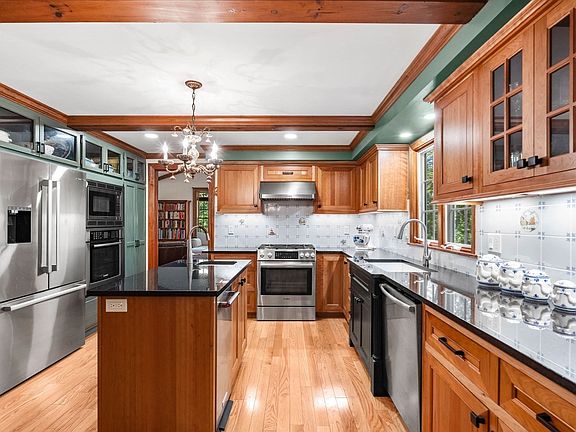 4th image of 175 Herrick Rd