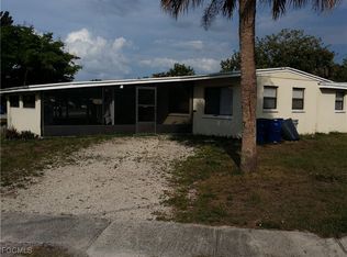 950 Lakeview Dr, North Fort Myers, FL 33903