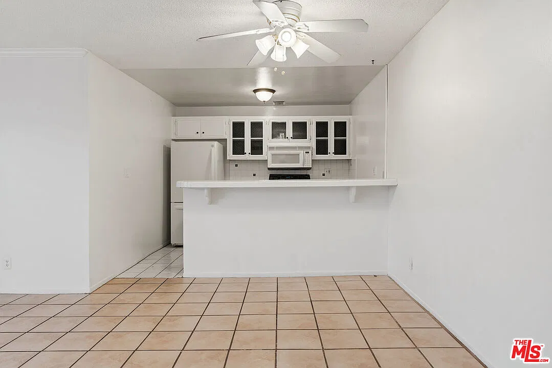 1 bed, 1.0 bath, 657 sqft, $1,800 — Photo 2