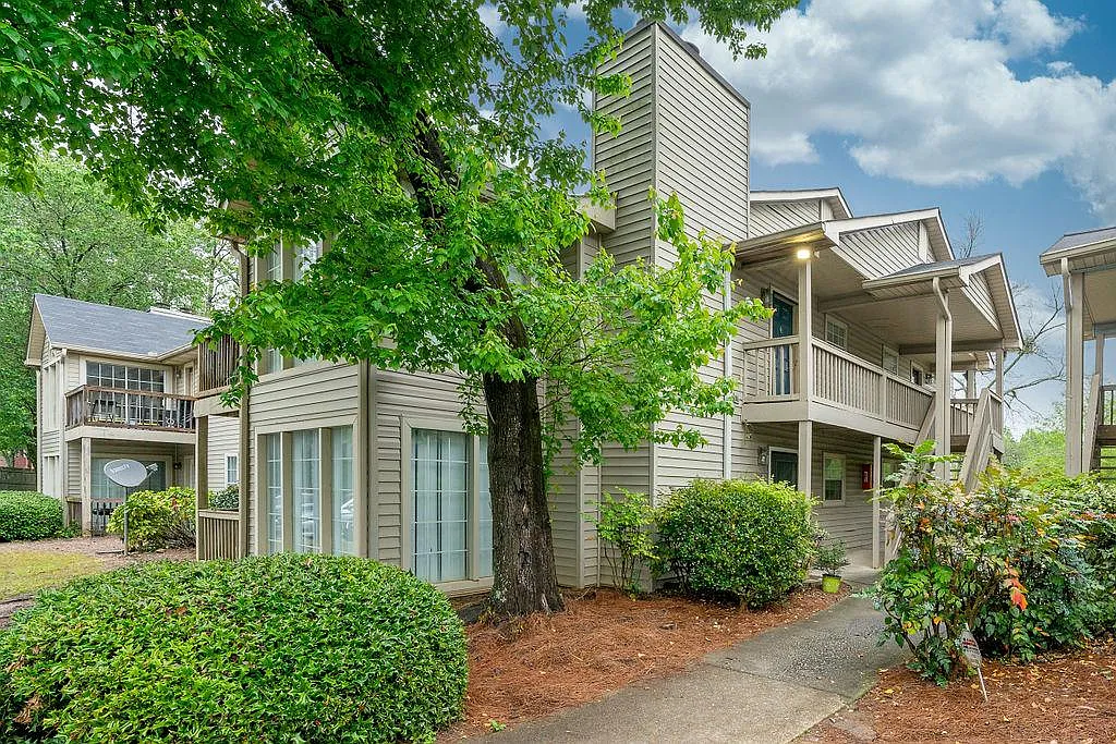 1318 Brockett Pl — Photo 1