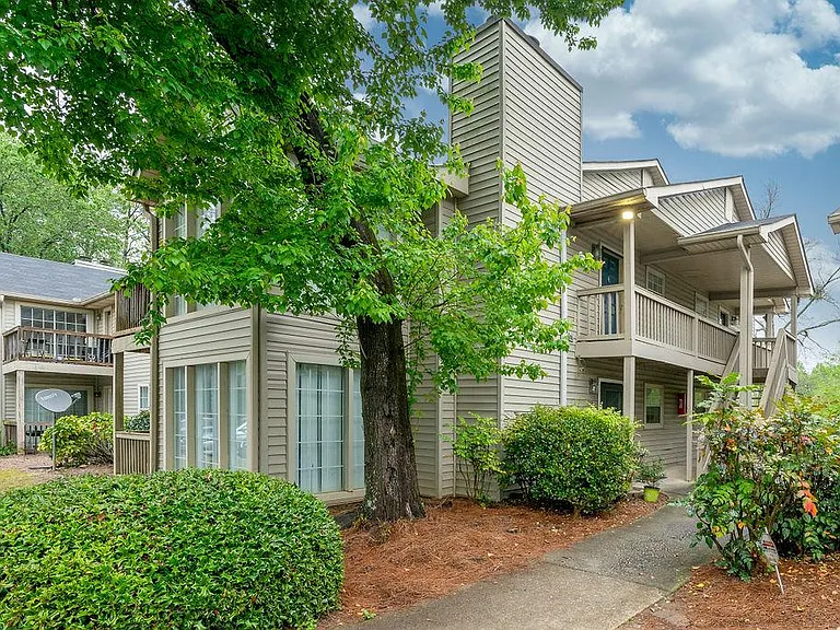 1318 Brockett Pl — Photo 1