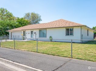 2104 W Peninsula Dr, Moses Lake, WA 98837
