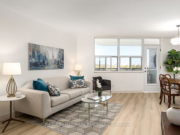 3rd image of 980 Broadview Ave #804