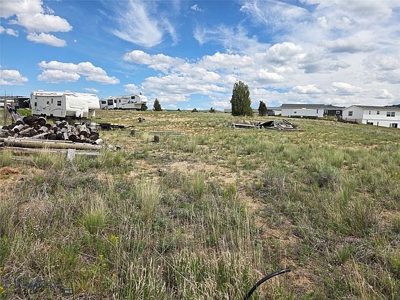3rd image of 347 Lupine Ln