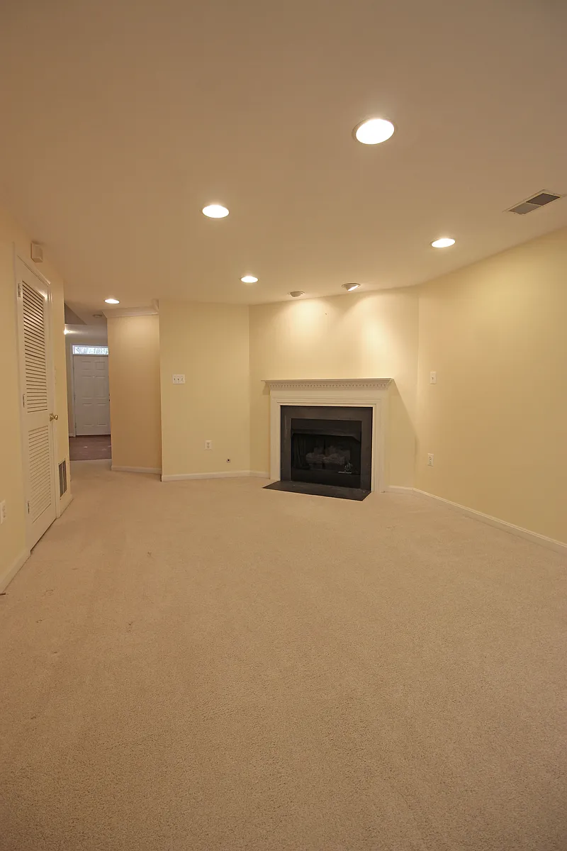 Building Photo - 11799 Valley Ridge Cir