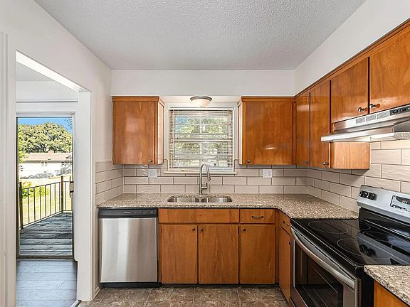 4th image of 617 NE Lynn St #B89241385