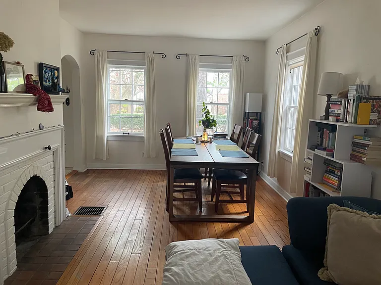 1115 W Charles St — Photo 13