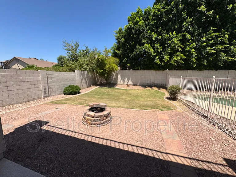 7662 W Via Del Sol — Photo 12
