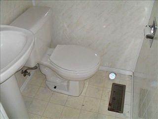 3rd image of 609 Preston Dr