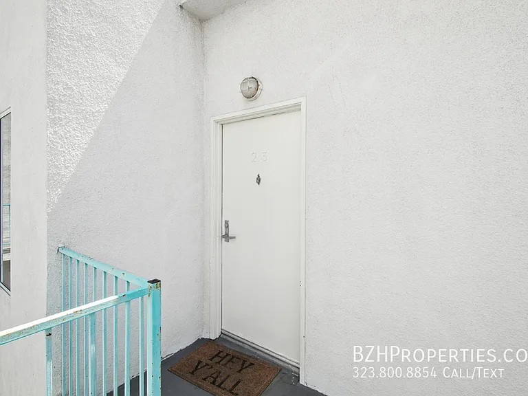 870 Crenshaw — Photo 24