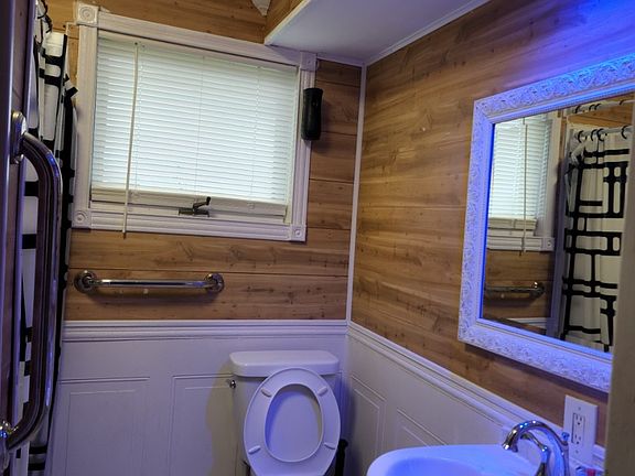4th image of 1821 E Ridgeway Ave #1