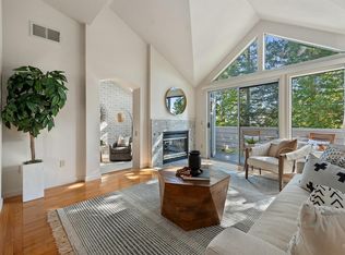 2012 Stonefield Ln, Santa Rosa, CA 95403