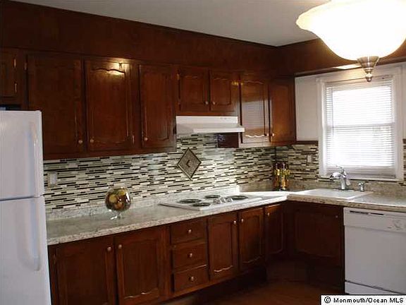 5th image of 465 Thornbury Court #C