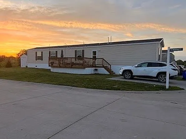 2 Lou Henry Ln, West Branch, IA 52358