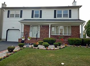 10 Ned Ct, Sewaren, NJ 07077