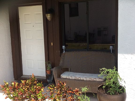 2nd image of 12939 Meadowood Ct