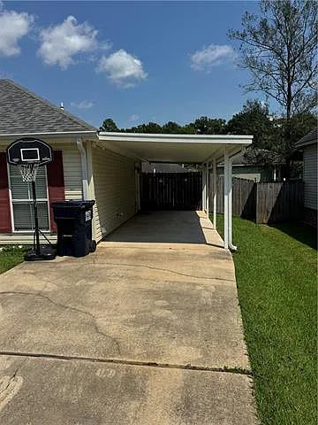 3 bed, 2.0 bath, 1216 sqft, $1,850 — Photo 2