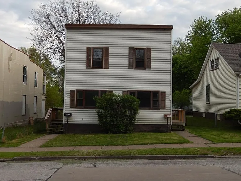 2111 W 6th St — Photo 9