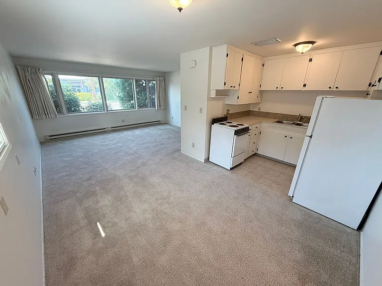 2600-2628 NW Tyler Ave — Photo 4