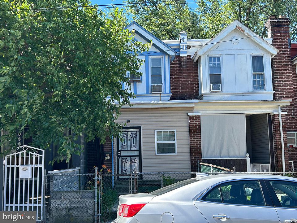 1st image of 132 W Luray St