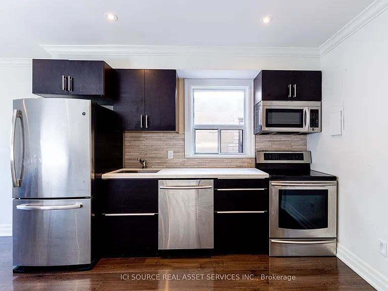 253 Lakeshore Rd E #D — Photo 3