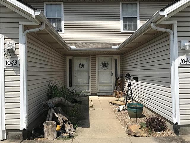 2nd image of 104 NE Sunshine St APT B