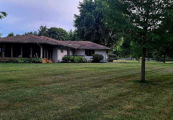 3rd image of 9632 Squire Ln