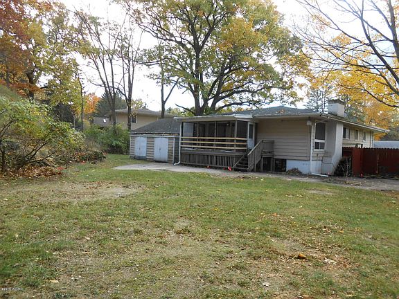 2nd image of 915 Emmett St E