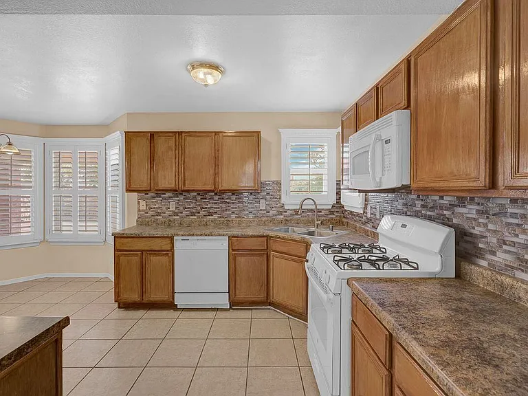 1460 Paseo De Flor St — Photo 21