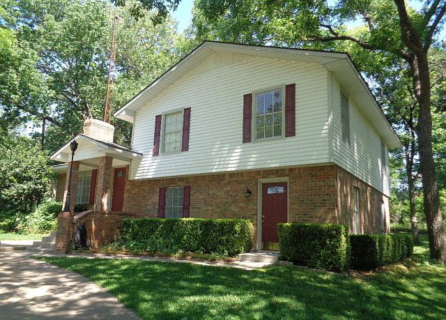 1st image of 15936 Hilltop Dr