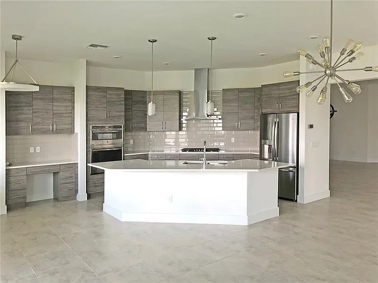 10930 Windward St — Photo 6