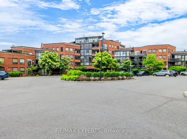 100 Arbors Ln Unit 215, Vaughan, ON L4L 7G4