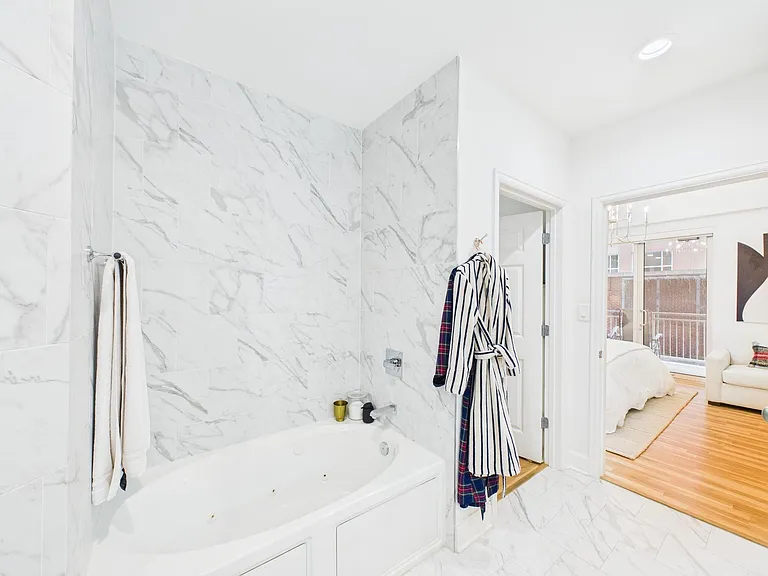 2520 Robinhood St #506 — Photo 33