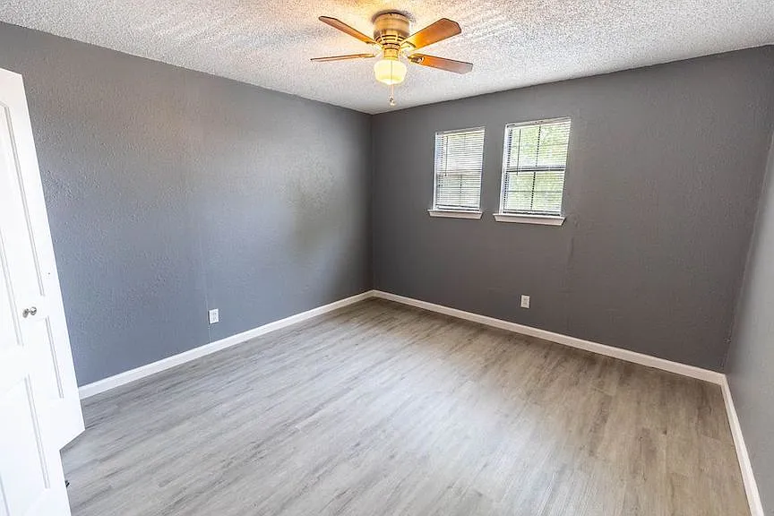 Building Photo - 107 E Marrion St #4