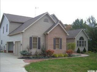 921 Ridge Rd, Hinckley, OH 44233