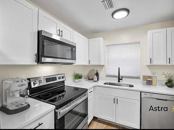 3rd image of 966 22nd Ave S #109