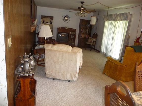 3rd image of 304 Porter Dr