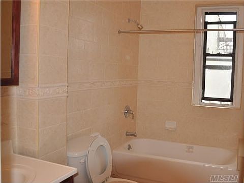 4th image of 83-44 Lefferts Blvd APT 6L