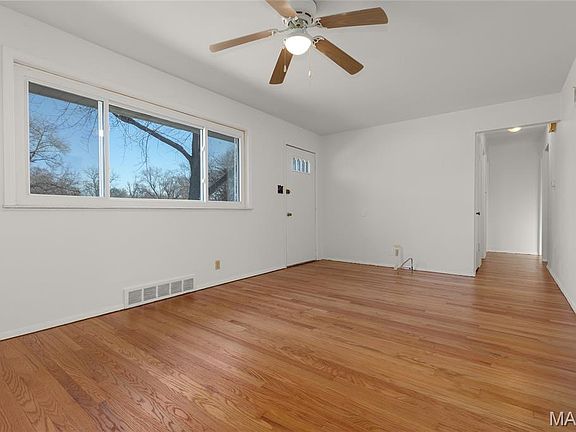 3rd image of 470 Hundley Dr