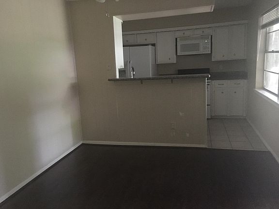 3rd image of 3219A Palm Desert Ln