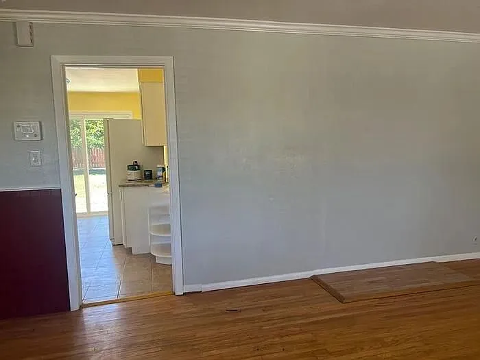 1290 Traynor Rd — Photo 9