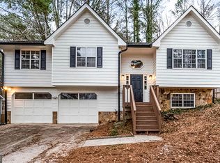 320 Rocky Cove Trl, Lawrenceville, GA 30044