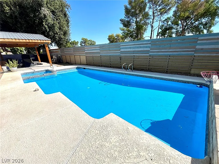 2246 Windsor Dr — Photo 49