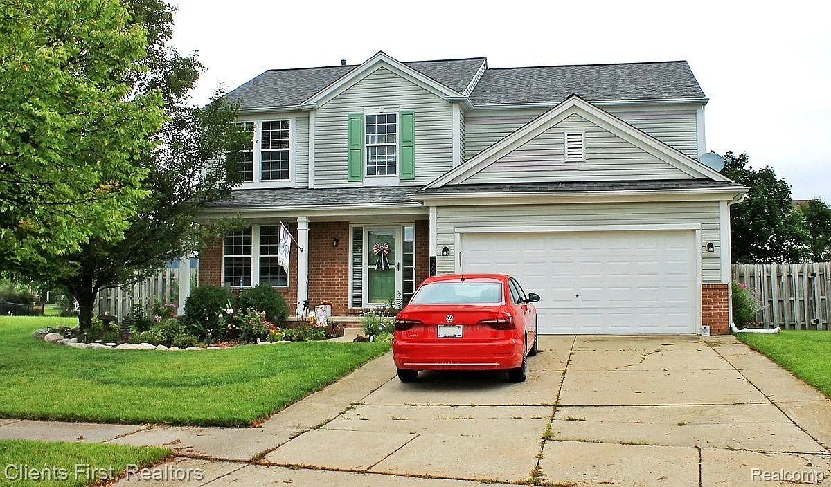 7602 N Kenton Ct E photo 1