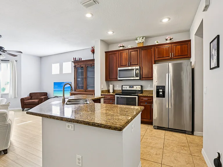 7435 Arlington Grove Cir #A — Photo 3