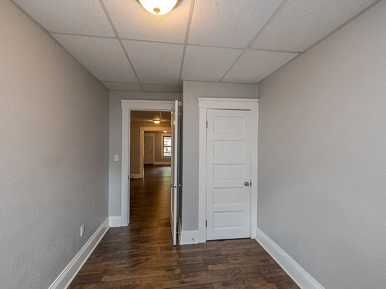 1807 Denison Ave — Photo 11